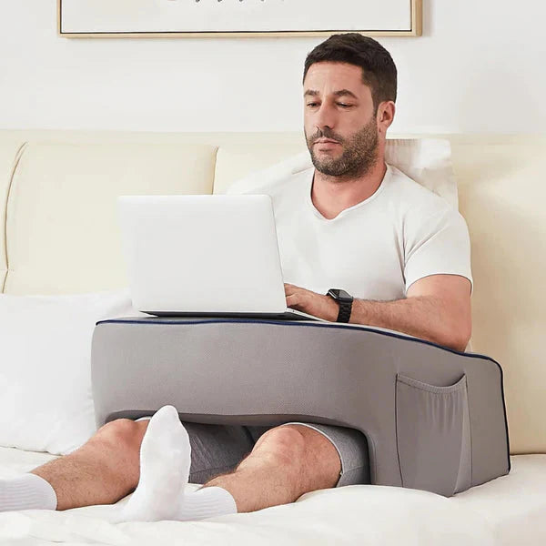 Ergonomisches Lesekissen und Laptoptisch für das Bett