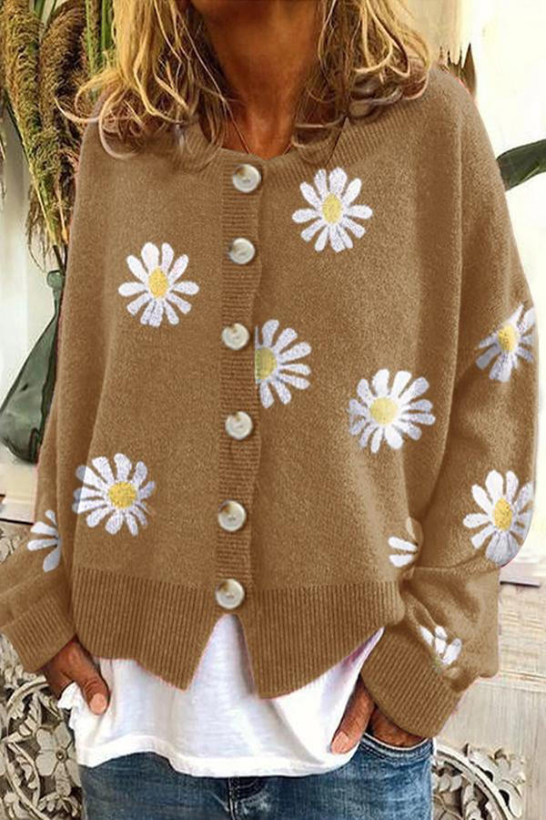 Gestrickter Pullover mit floraler Stickerei
