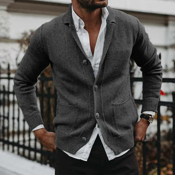 Einfache Strickjacke mit Taschen