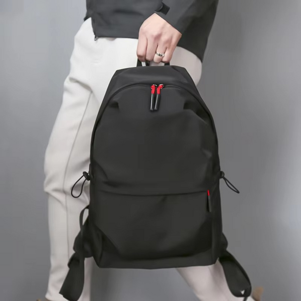 Minimalistischer schwarzer Rucksack