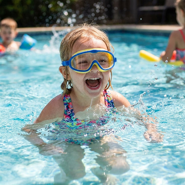 Kinder-Schwimmbrille mit Antibeschlag-Gläsern und weitem Sichtfeld