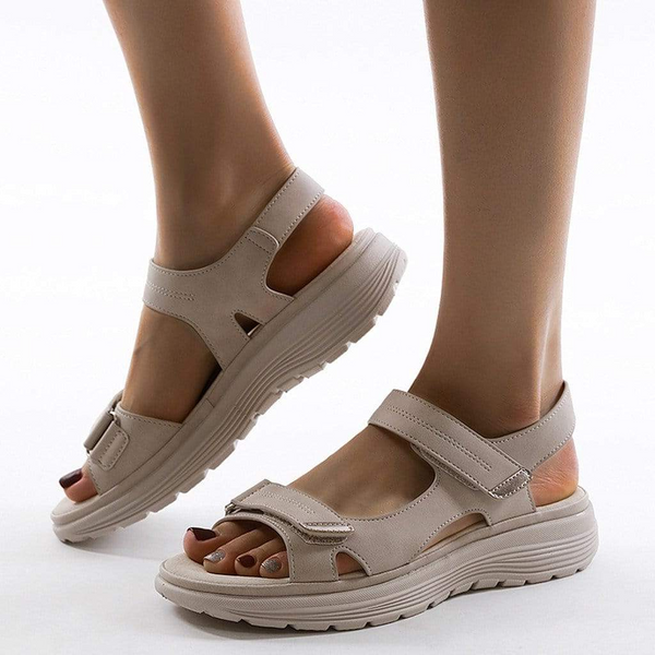Orthopädische Damensandalen mit verstellbaren Riemen für optimalen Komfort