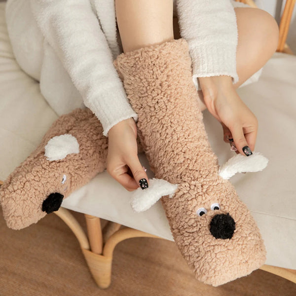 Süße flauschige Hundesocken als Winter-Beinstulpen