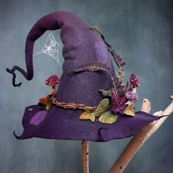 Dekorative Hexenhüte aus Filz für Halloween-Partys