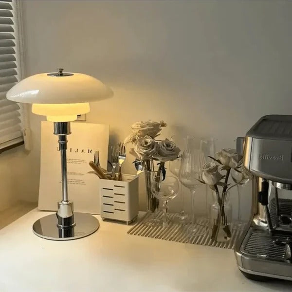 Skandinavische LED-Tischleuchte