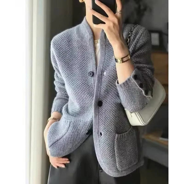 Dicke Wollstrickjacke für kaltes Winterwetter