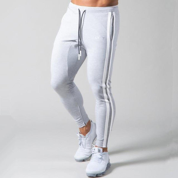 Schmale, eng anliegende Jogginghose mit Bündchen